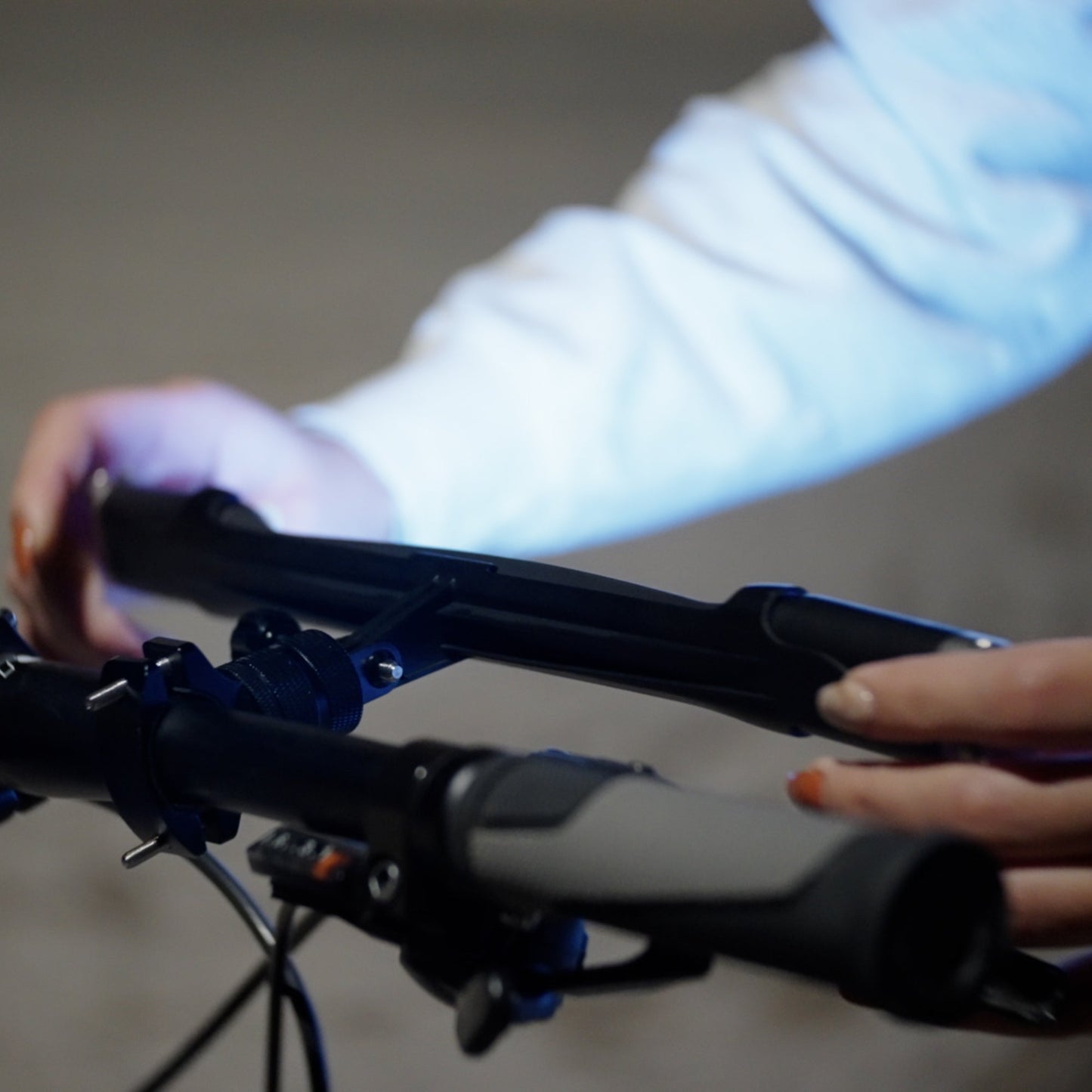 JordiLight Handlebar Attachment Kit: Secure Flashlight Mount for Bikes & Motorcycles - JordiLight Inc.